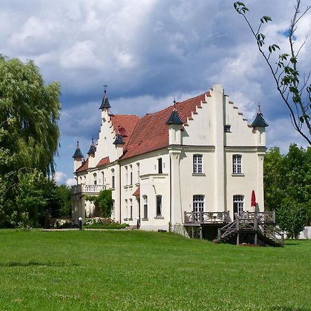 Gutshaus Penzlin Villa Meyenburg  ภายนอก รูปภาพ