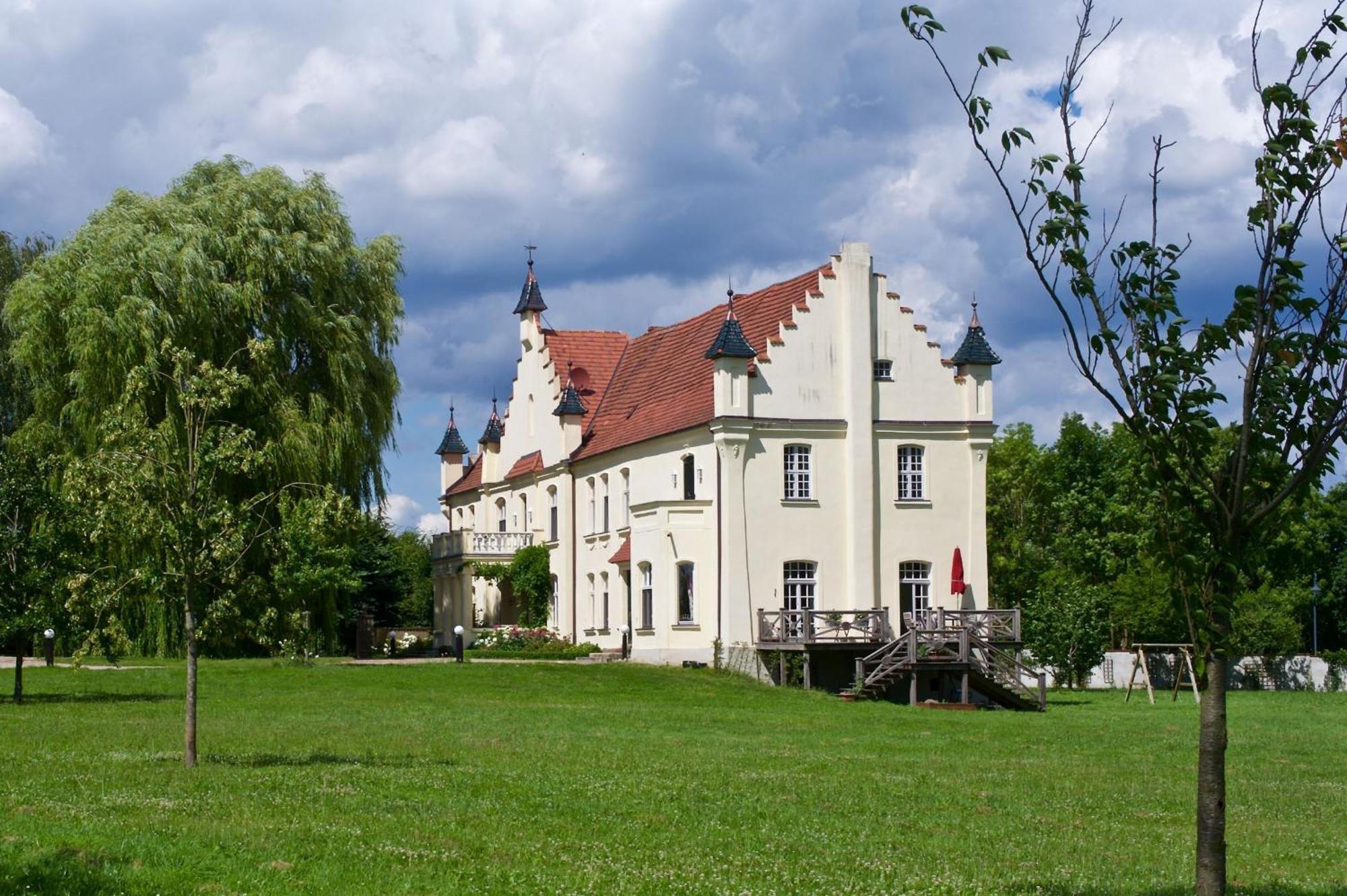 Gutshaus Penzlin Villa Meyenburg  ภายนอก รูปภาพ
