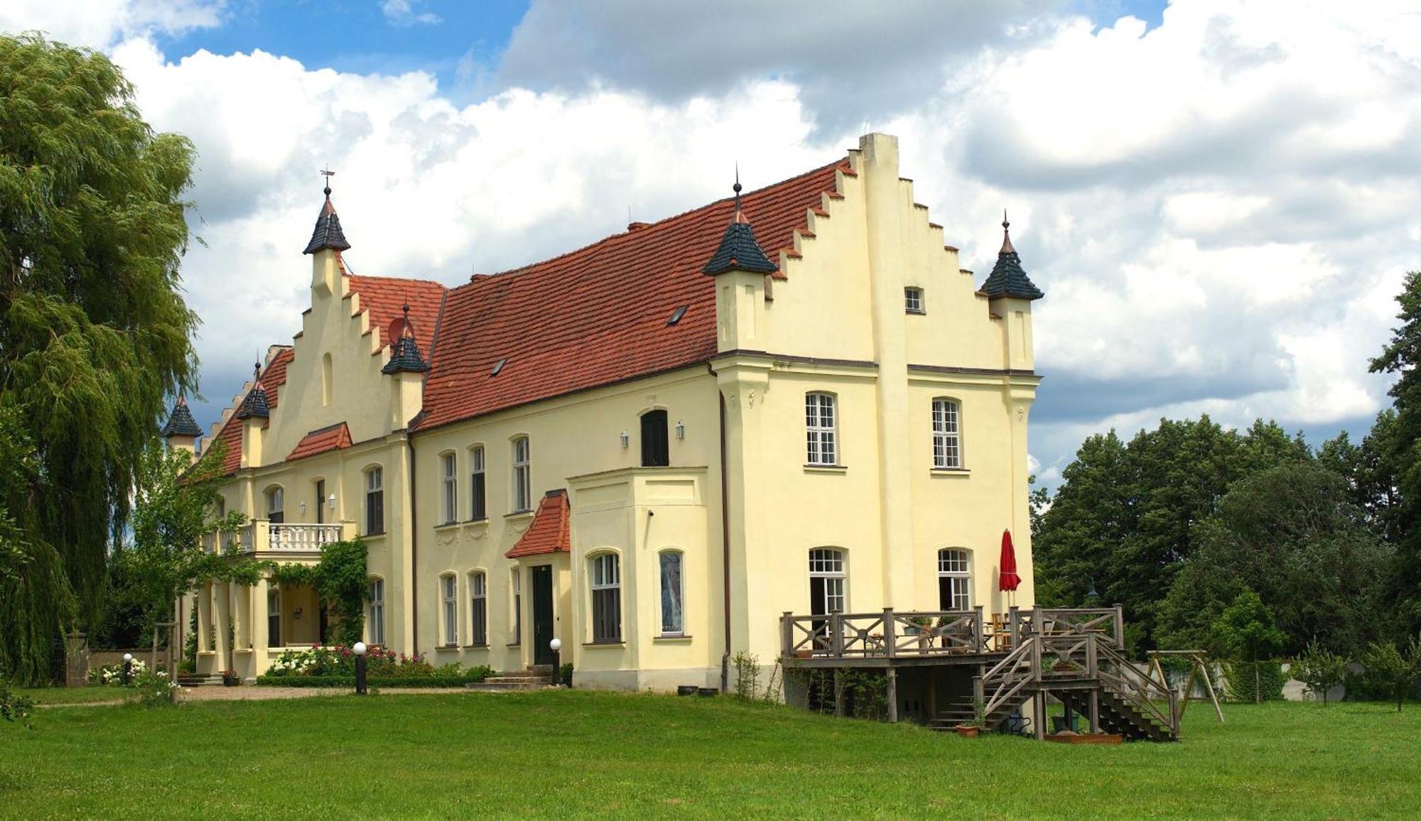 Gutshaus Penzlin Villa Meyenburg  ภายนอก รูปภาพ